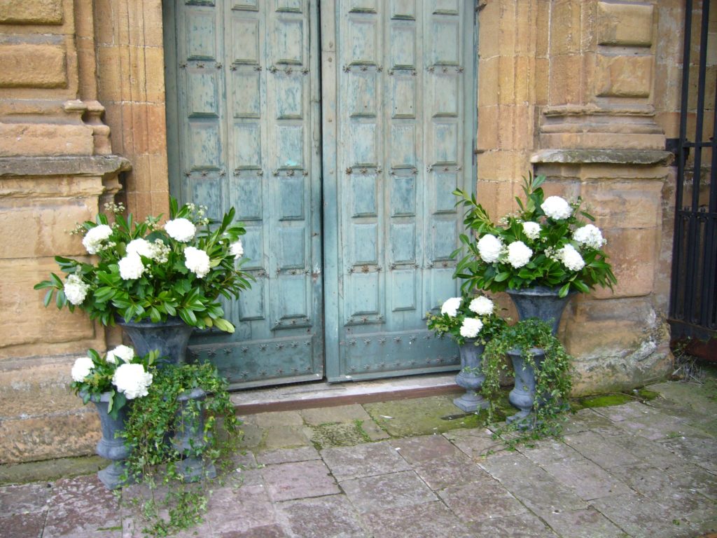Consejos decoración floral en iglesias - Vinca Jardinería
